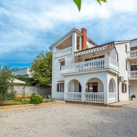 2 Bedroom Cozy Apartment In Omišalj المظهر الخارجي الصورة