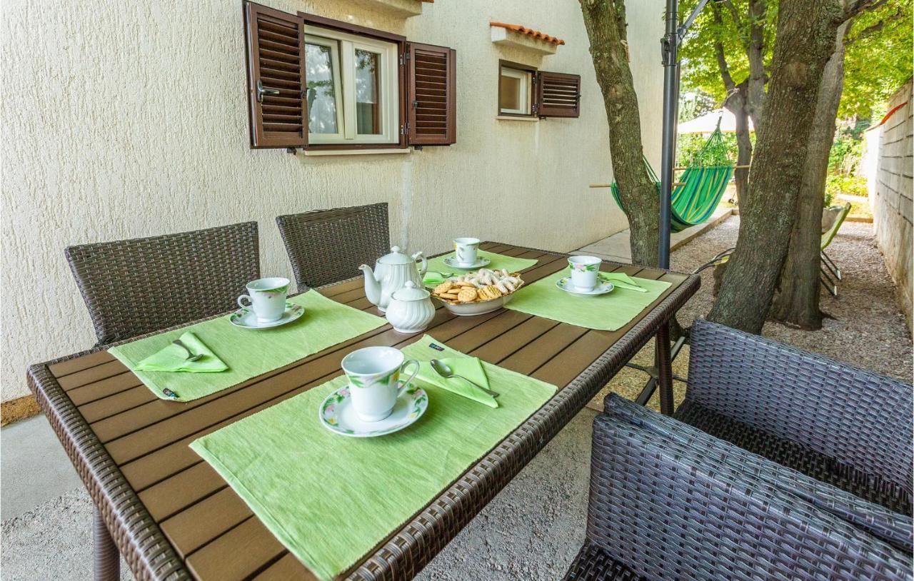 2 Bedroom Cozy Apartment In Omišalj المظهر الخارجي الصورة