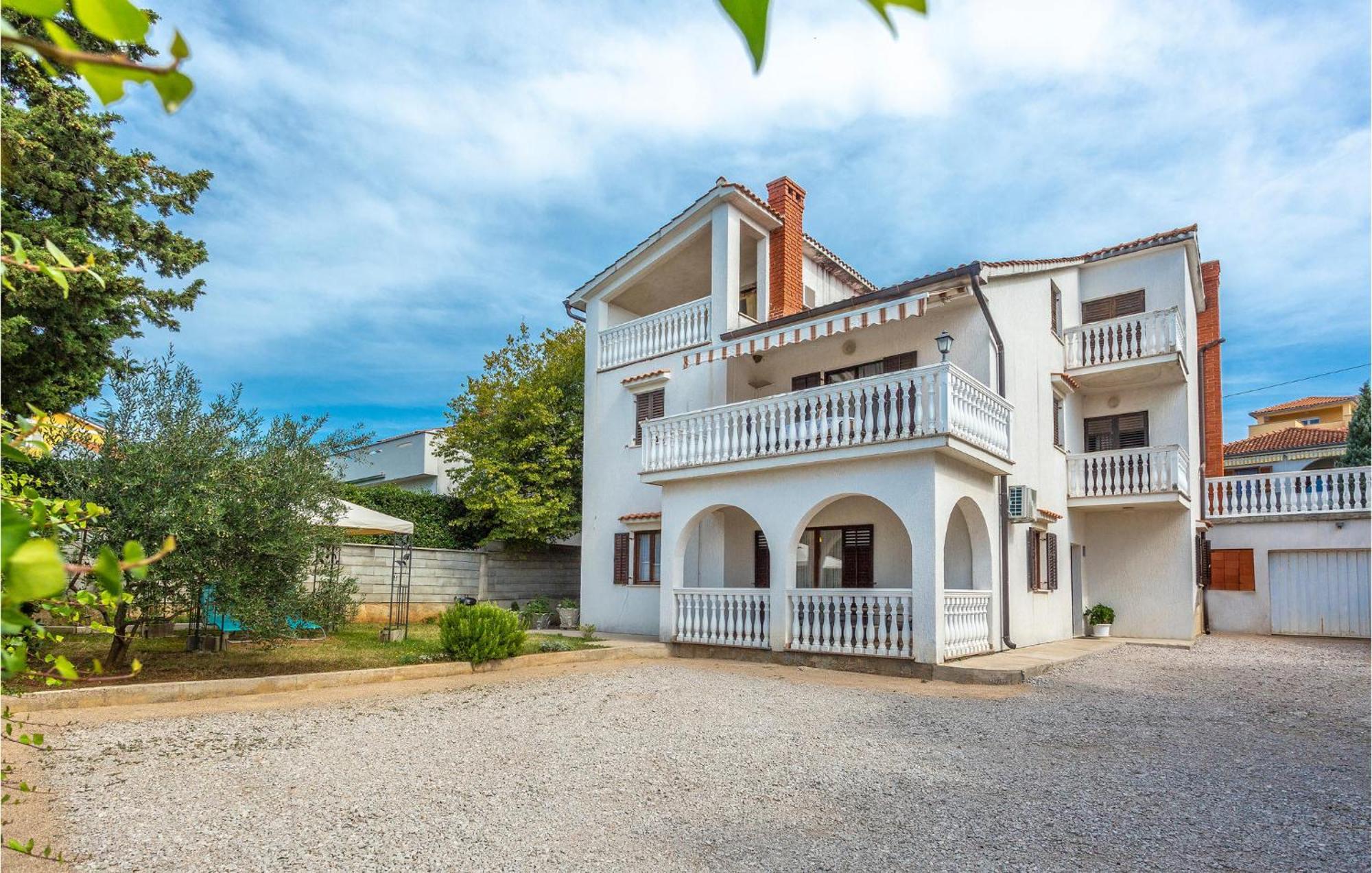 2 Bedroom Cozy Apartment In Omišalj المظهر الخارجي الصورة